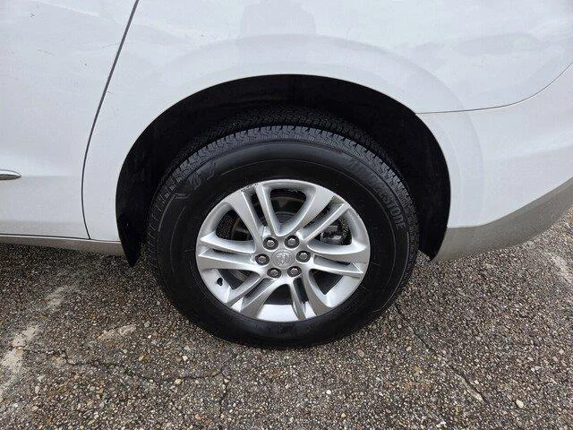 Used 2020 Summit White Buick Essence image 26