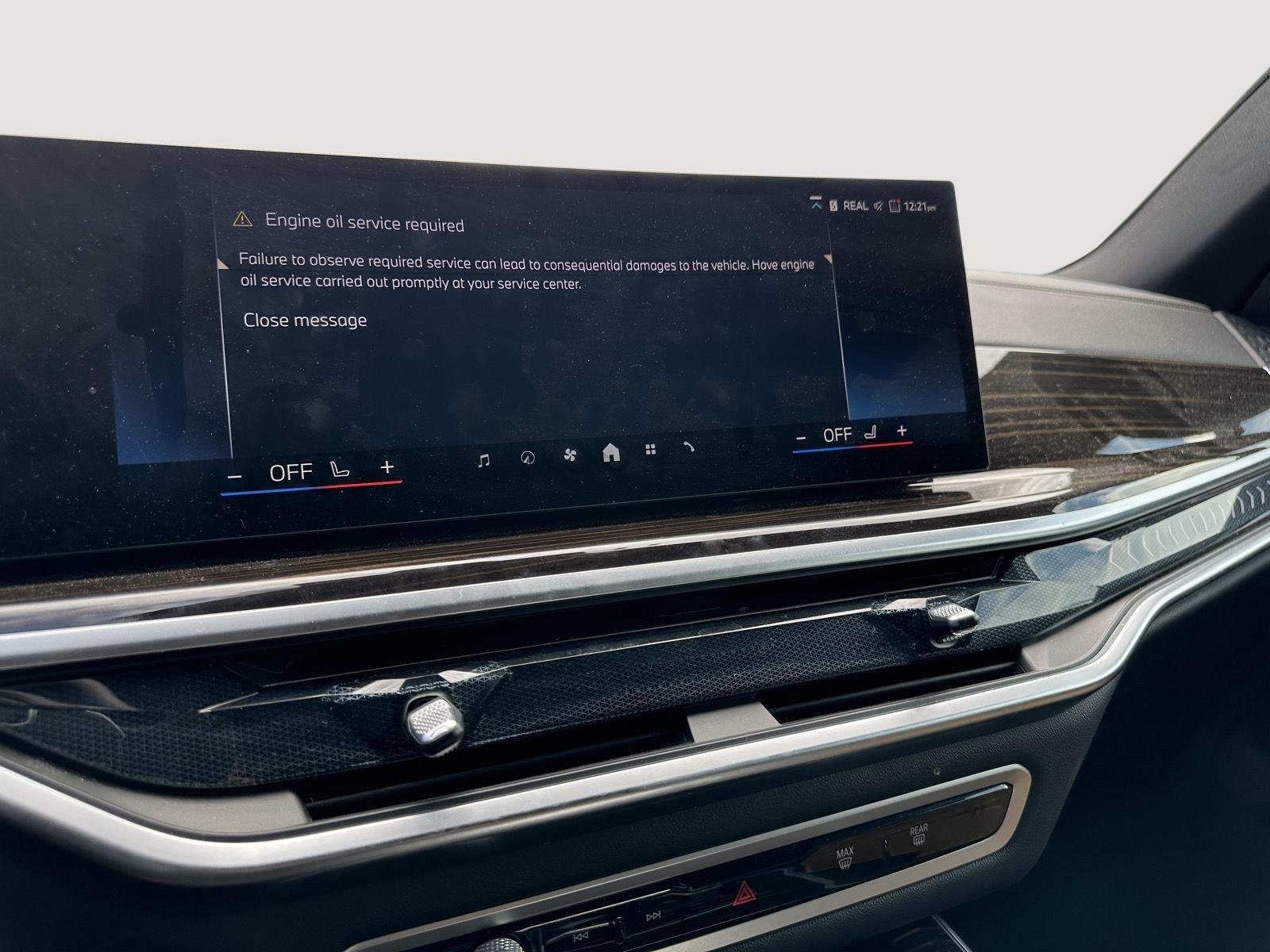 Used 2026 Skyscraper Grey Metallic BMW xDrive40i image 12