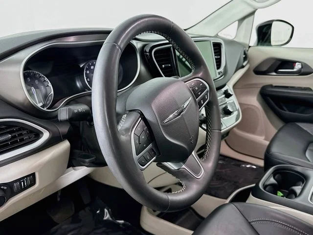 Used 2024 Black Chrysler Touring L image 11
