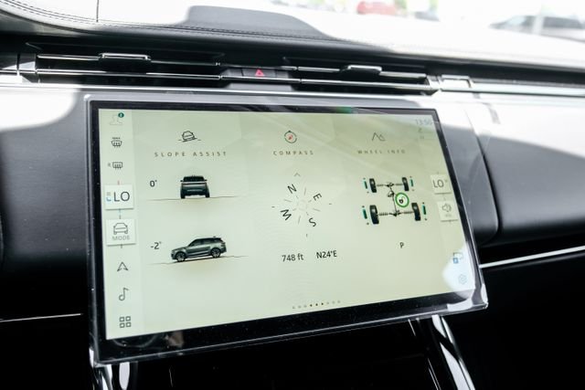 New 2026  Land Rover SE image 41