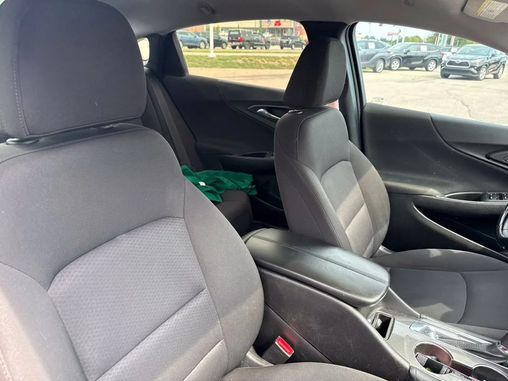 Used 2018 Pepperdust Metallic Chevrolet LT image 14