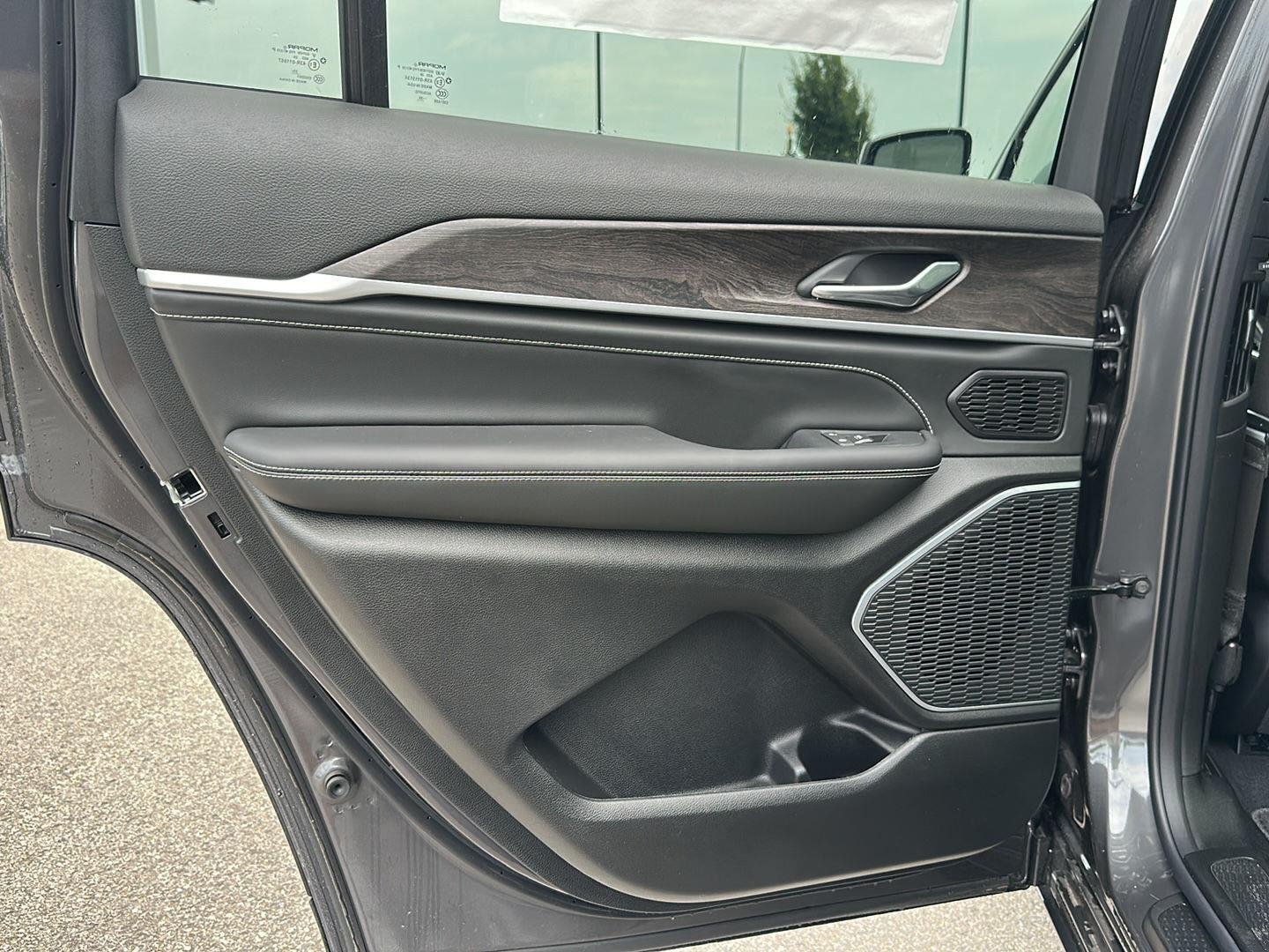 New 2026 Baltic Gray Metallic Clearcoat Jeep Limited Reserve image 31