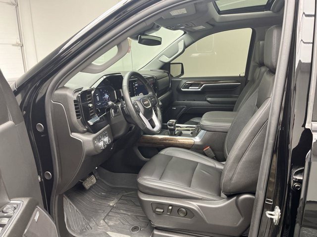 Used 2024 Onyx Black GMC Elevation image 3
