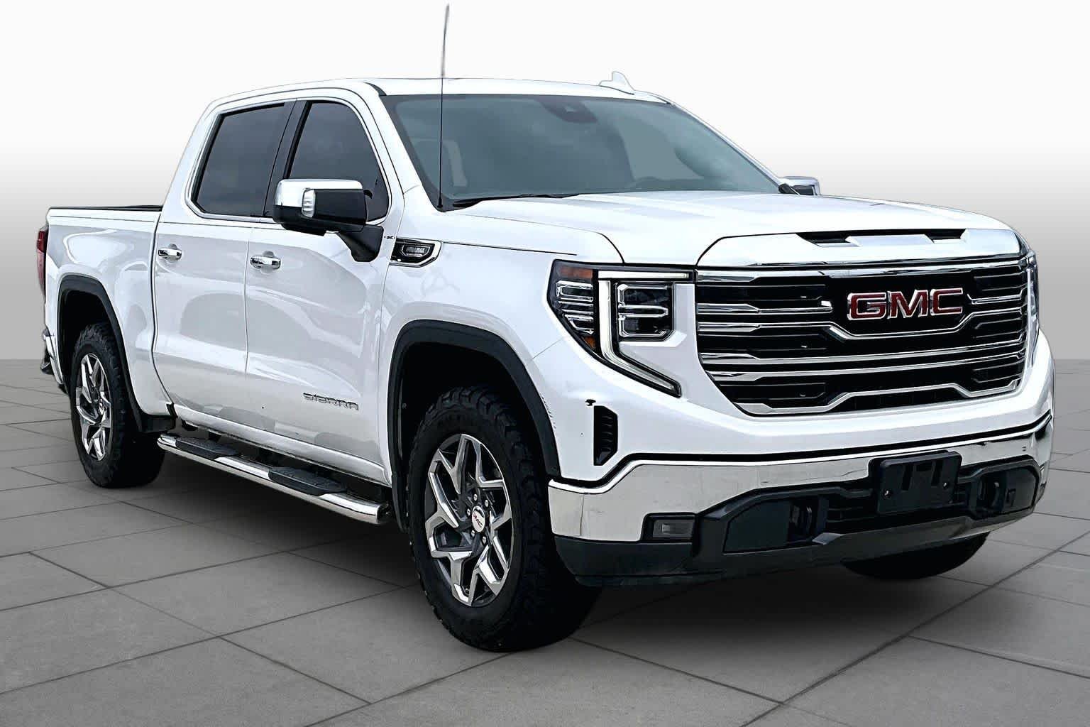 Used 2022 White Frost Tricoat GMC SLT image 3