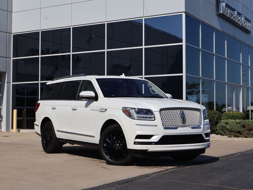 Used 2020 White Lincoln Reserve image 1