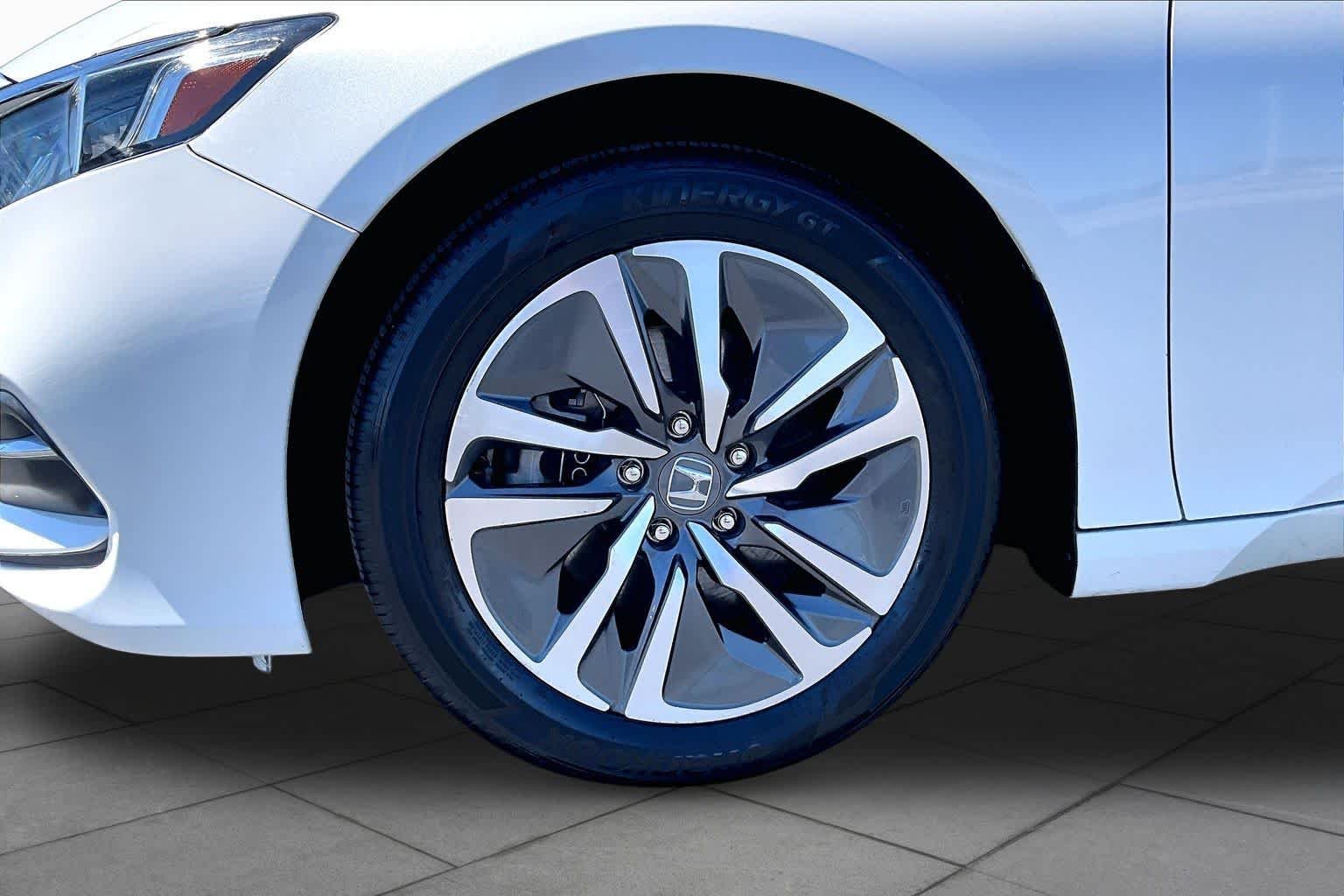 Used 2020 Platinum White Pearl Honda  image 10