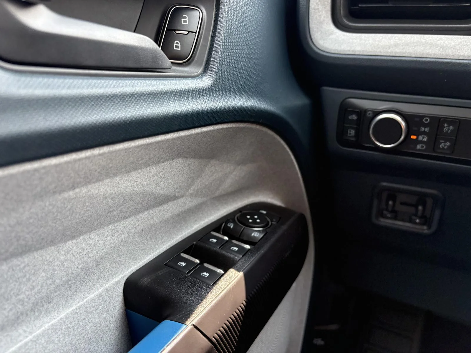 New 2026 Carbonized Gray Metallic Ford XLT image 15