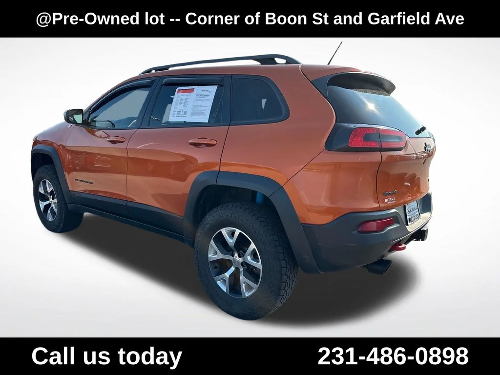 Used 2015 Orange Jeep Trailhawk image 3