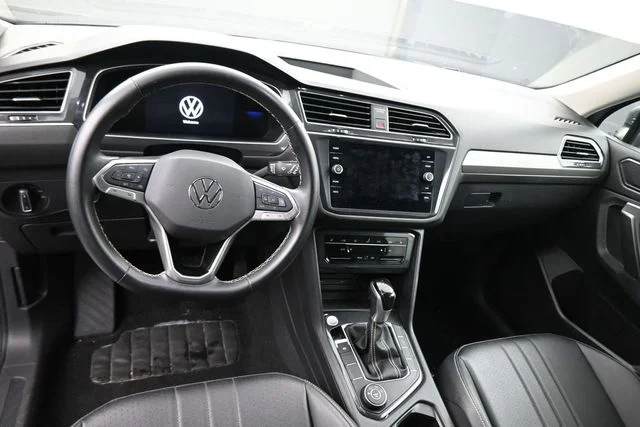 Used 2024  Volkswagen 2.0T SE image 22