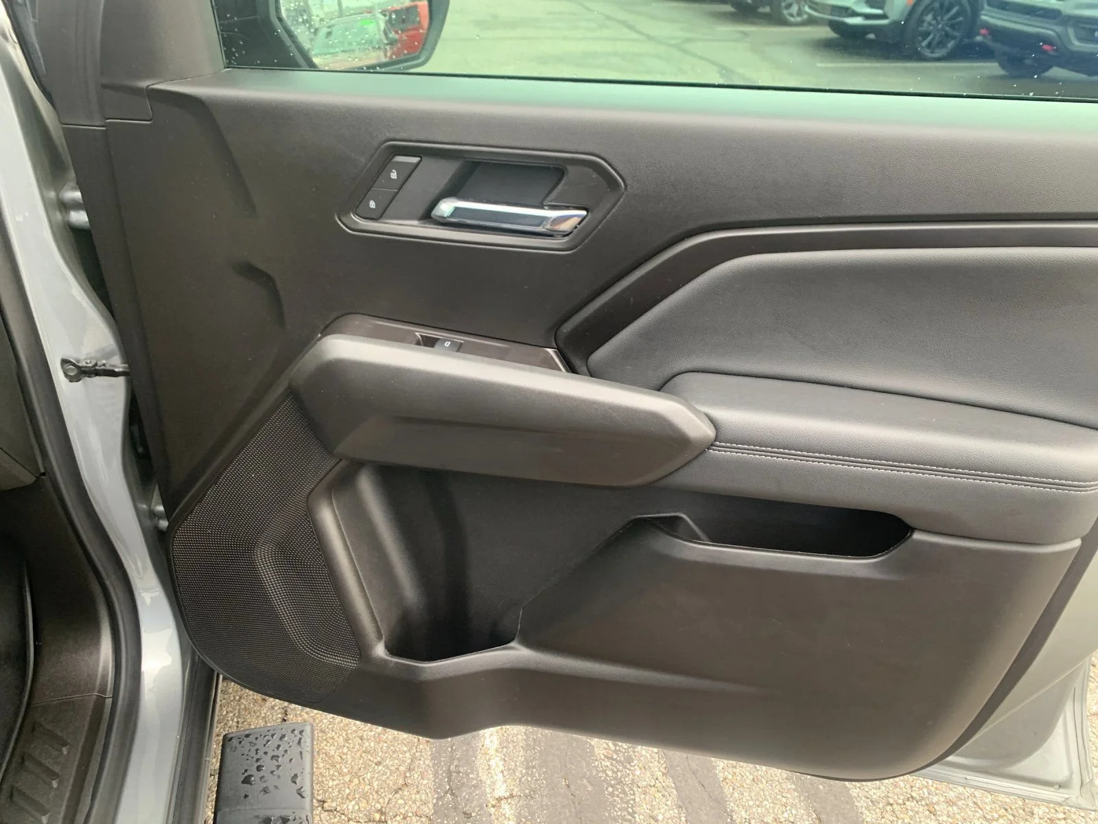 Used 2025 Sterling Metallic GMC Elevation image 19