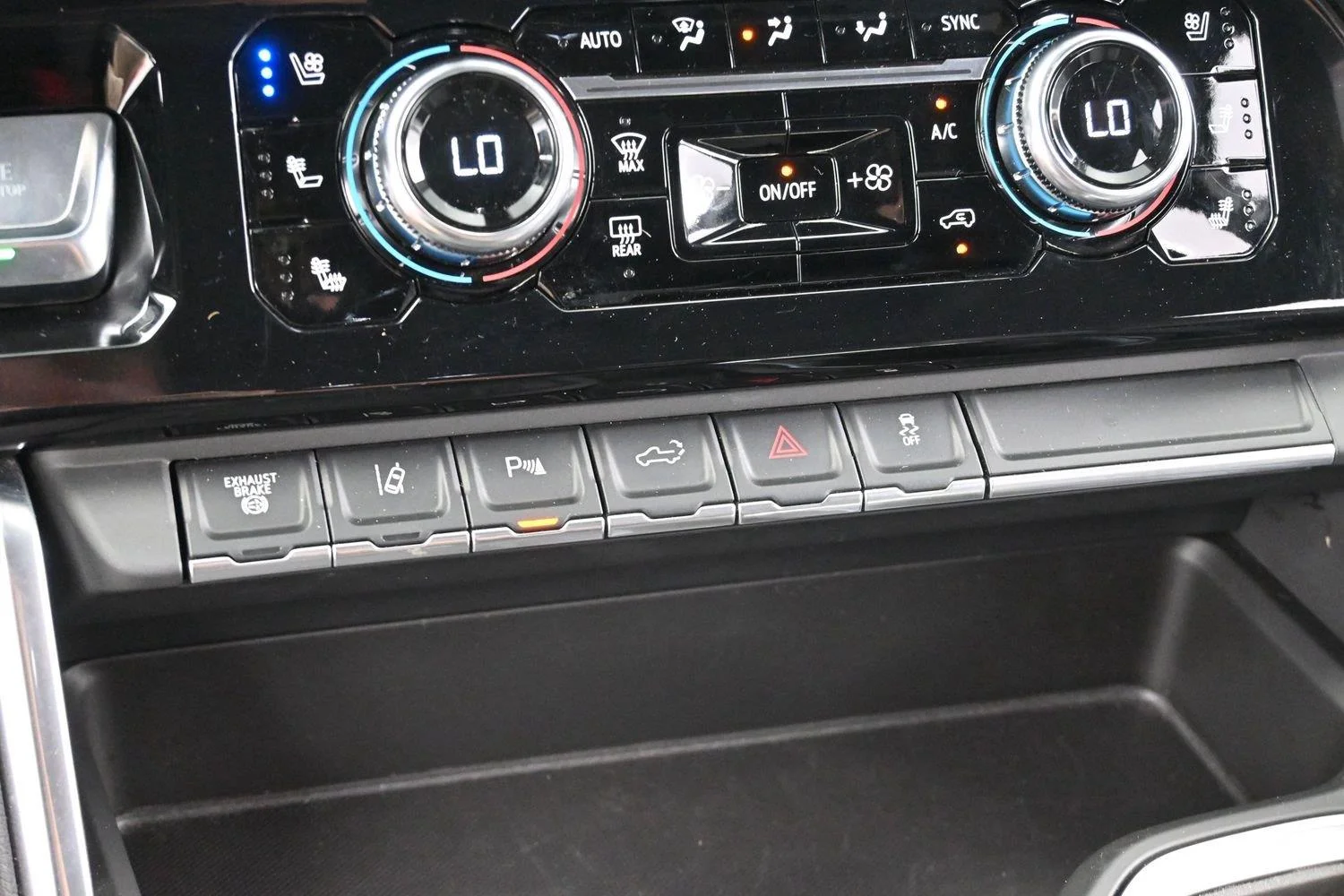 Used 2024 Onyx Black GMC Denali image 22
