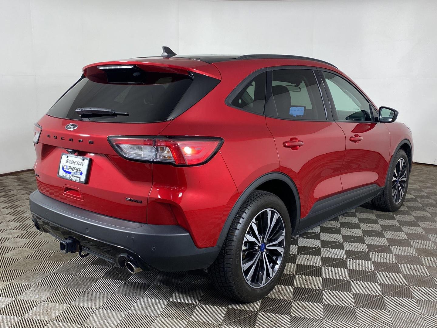 Used 2022 Rapid Red Metallic Tinted Clearcoat Ford SEL image 6