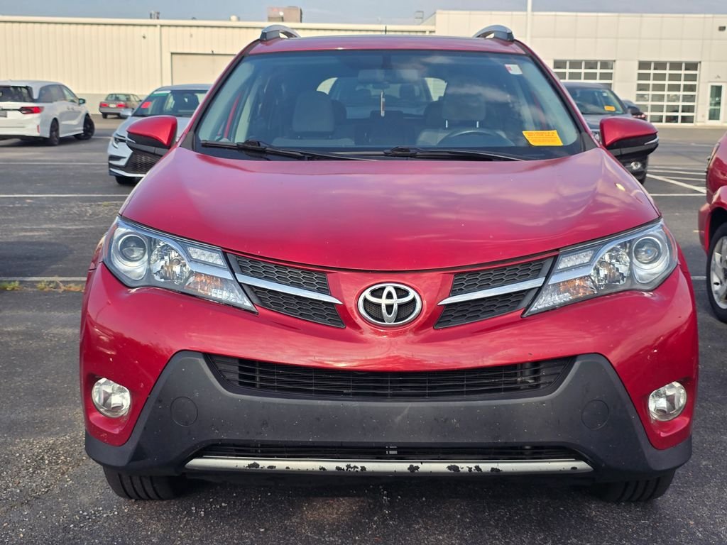Used 2013 Red Toyota XLE image 2