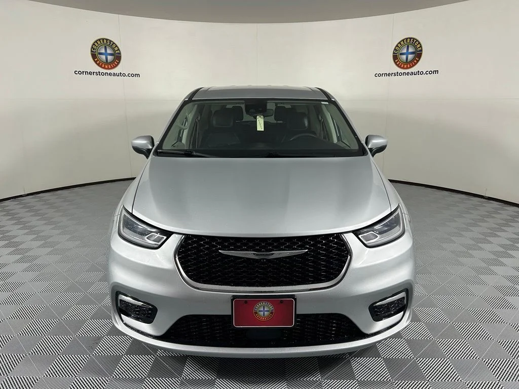 Used 2023 Silver Chrysler Touring L image 14