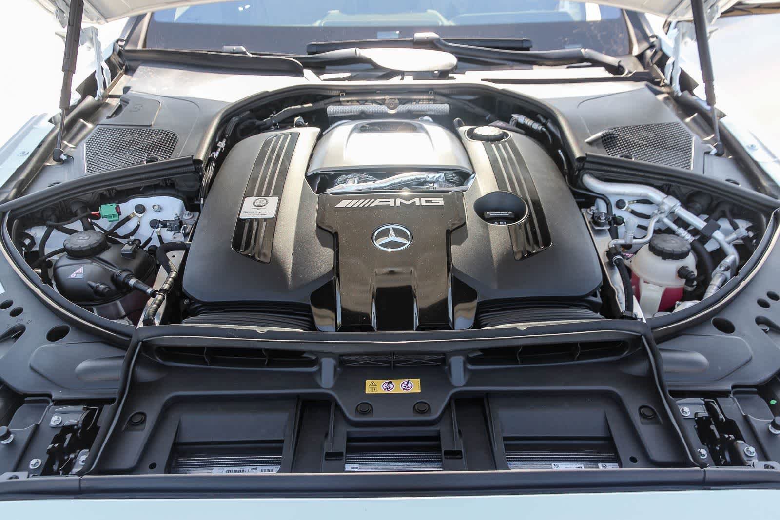 New 2026 MANUFAKTUR Moonlight White Magno Mercedes-Benz AMG® S 63 E image 12