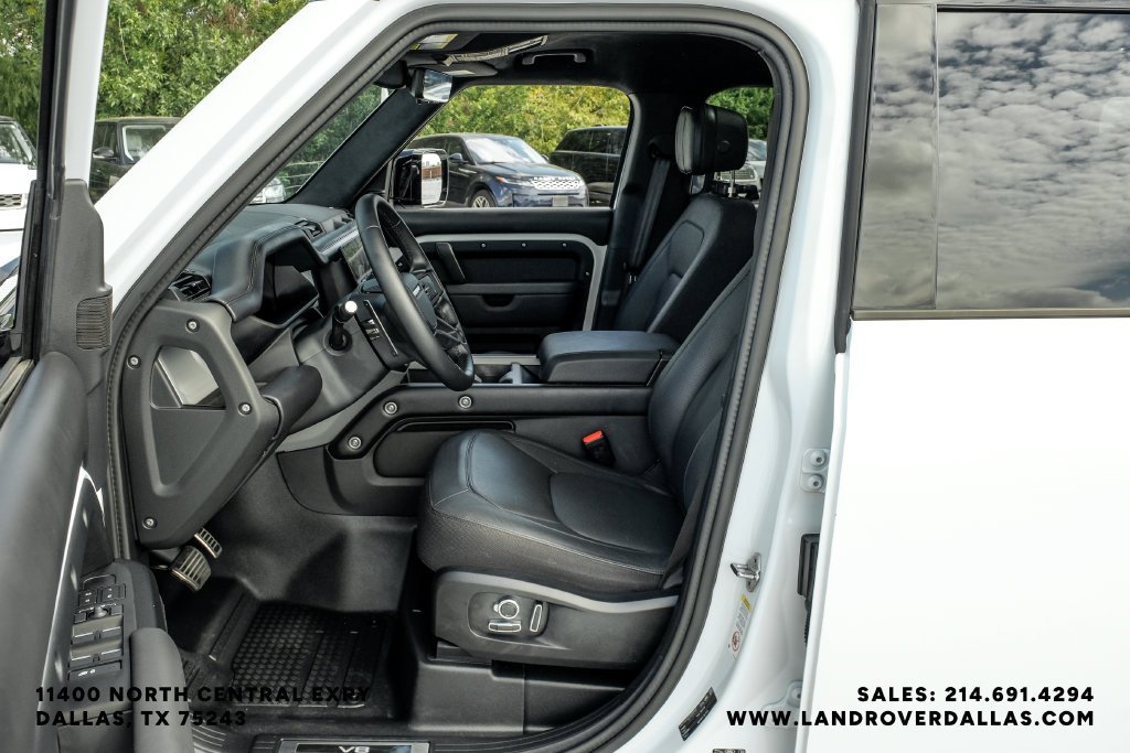 Used 2026 Fuji White Land Rover V8 image 39