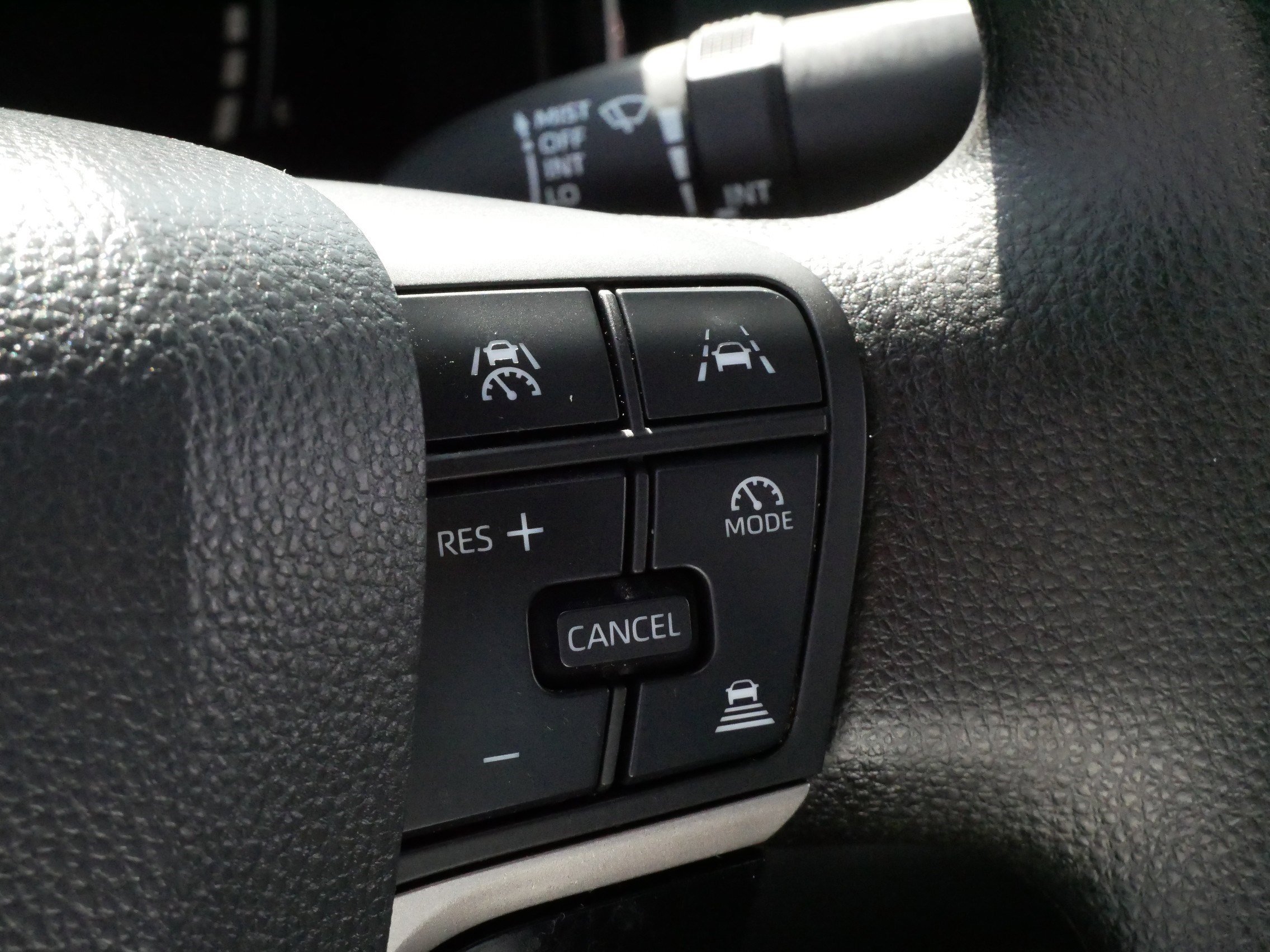 2025 Toyota Camry LE - Photo 23