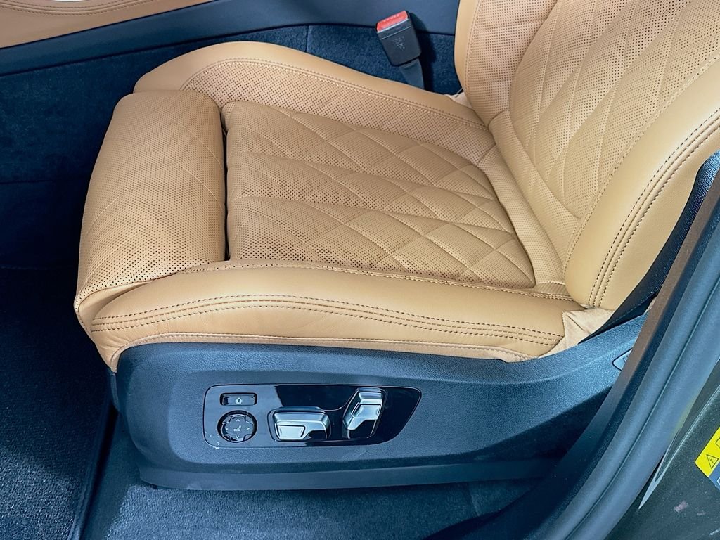 New 2026 Manhattan Green Metallic BMW xDrive50e image 21