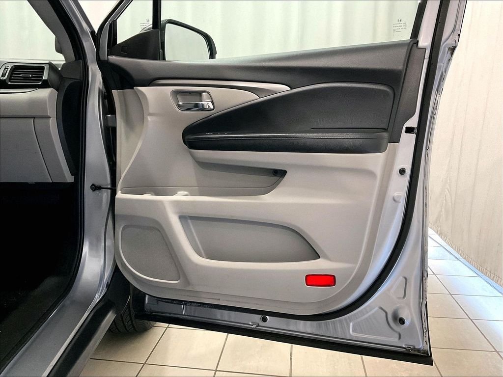 Used 2019 Silver Honda EX image 12