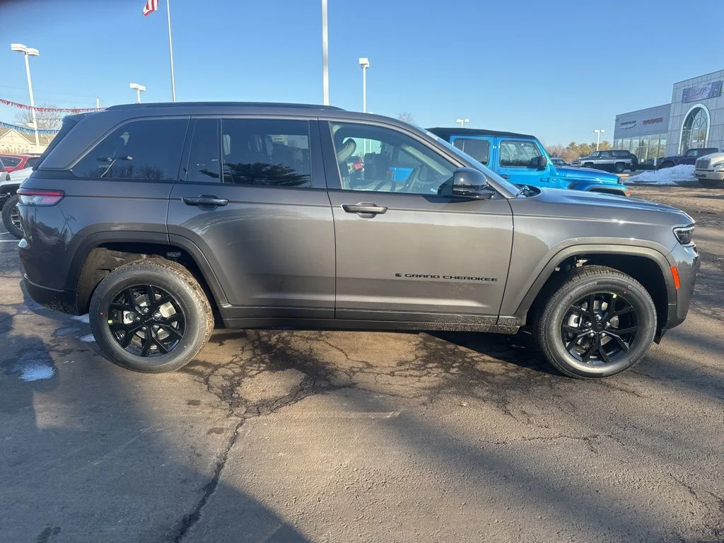 New 2026 Baltic Gray Metallic Clear-Coat Exterior Paint Jeep Altitude image 2