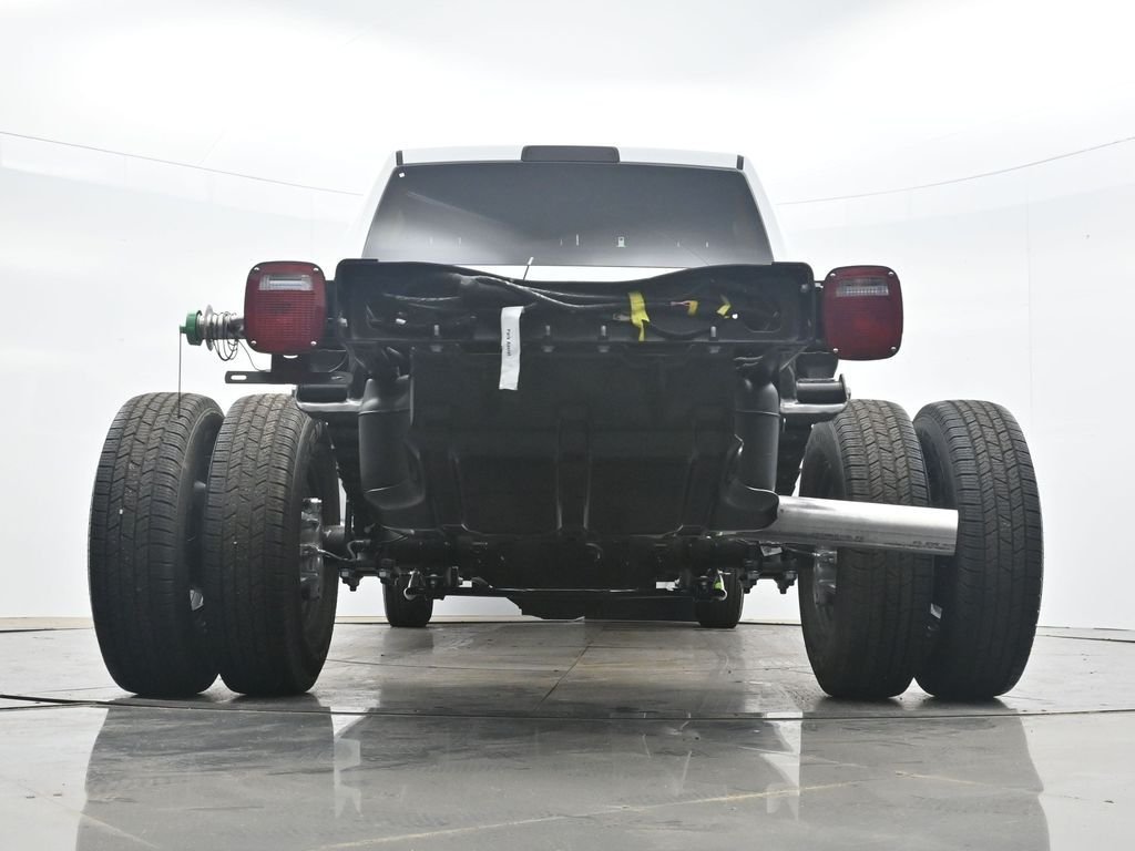 New 2026 Bright White Clearcoat RAM Tradesman image 37