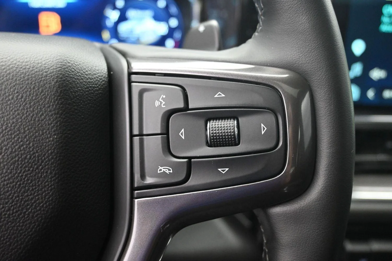 Used 2023 Iridescent Pearl Tricoat Chevrolet High Country image 30