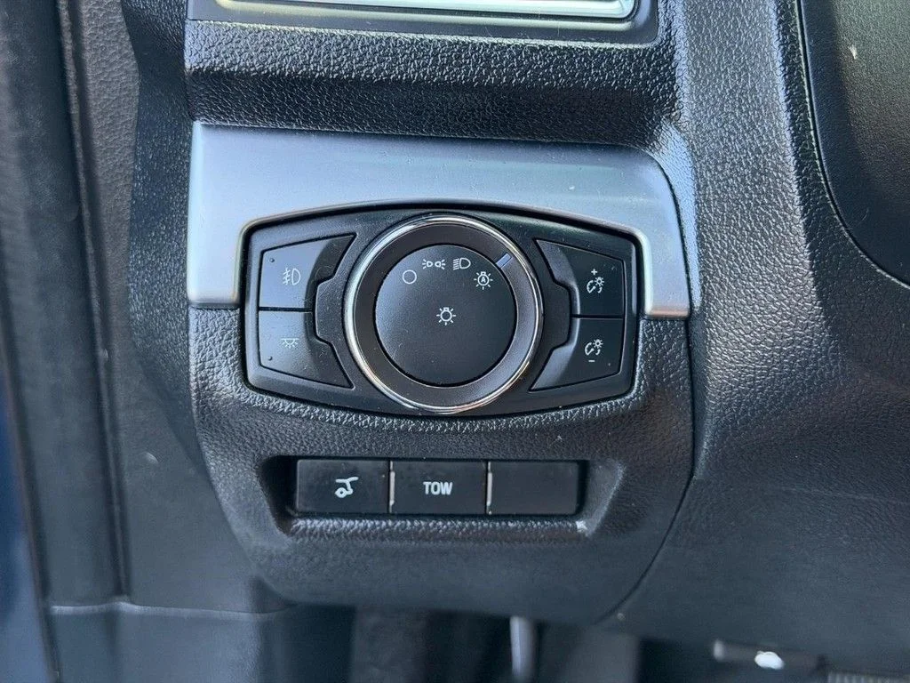 Used 2018 Blue Ford Limited image 18
