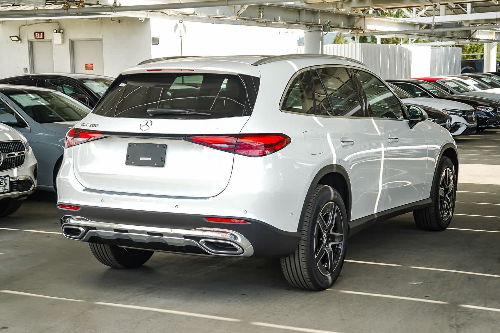 New 2026 Polar White Mercedes-Benz GLC 300 image 4