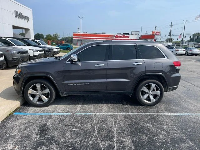 Used 2016 Gray Jeep Limited image 3