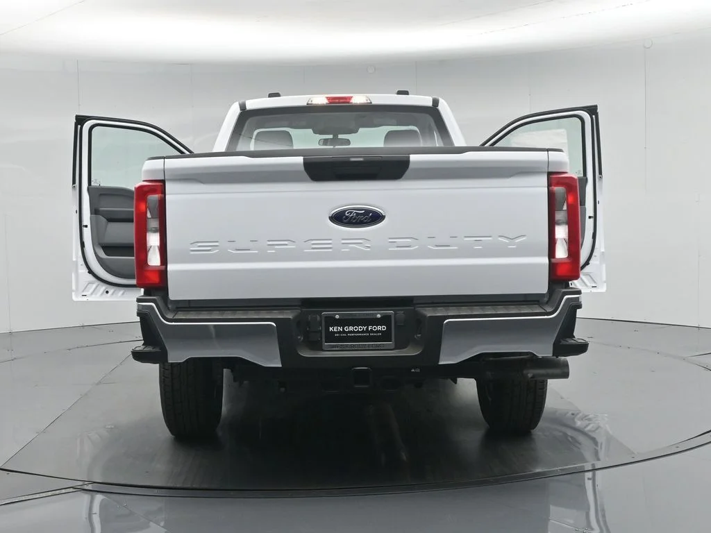 New 2026 Oxford White Ford XL image 28