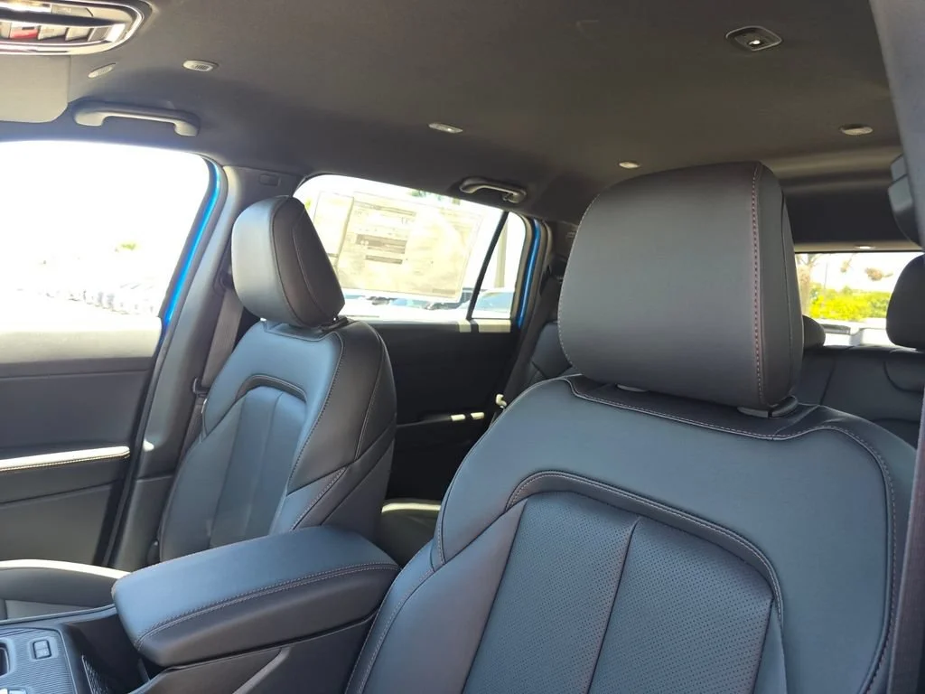 New 2026 Hydro Blue Pearl-Coat Exterior Paint Jeep Limited image 26