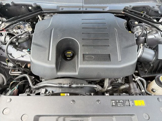 Used 2021 Gray Land Rover X-Dynamic SE image 19