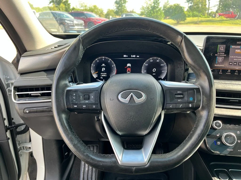 Used 2023 White INFINITI LUXE image 16
