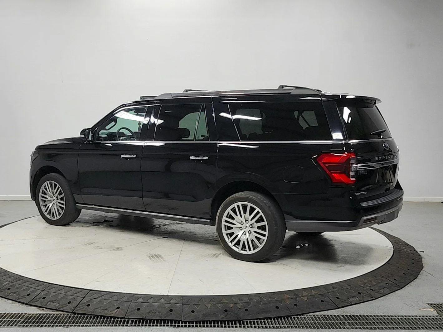 Used 2023 Black Ford Limited image 5