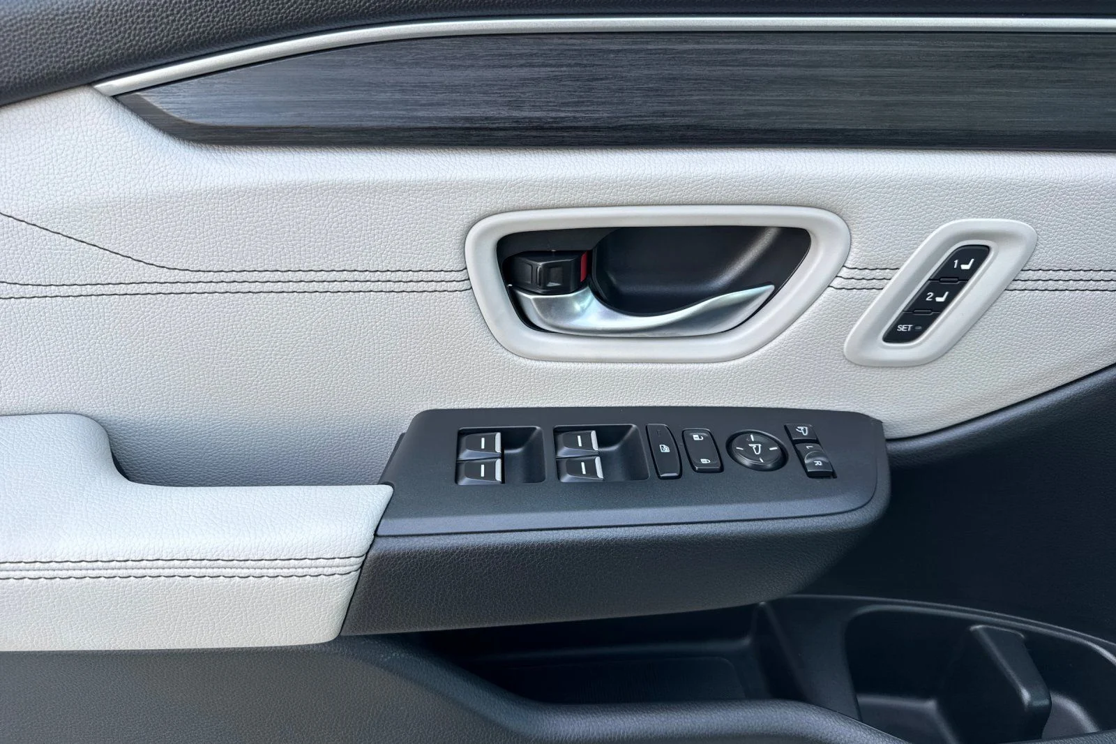 New 2026 Platinum White Pearl Honda AWD Touring image 10