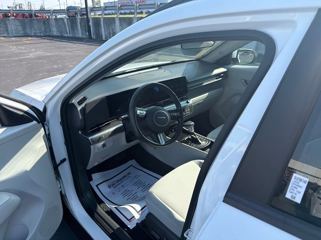 Used 2025 White Hyundai SEL image 15