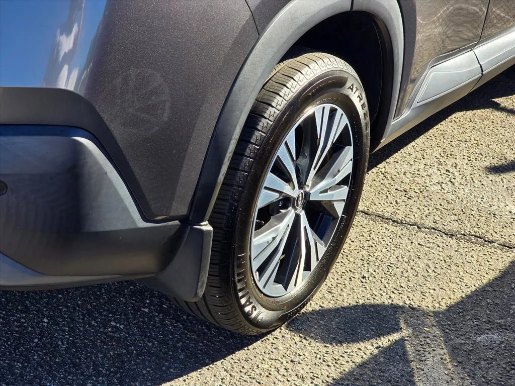 Used 2022 Gray Nissan SV image 20