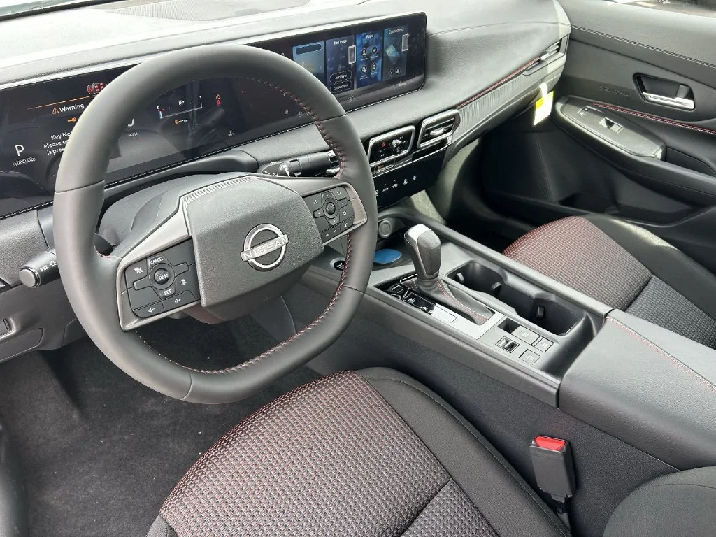 New 2027 Atlantic Gray Metallic / Super Black Two-tone Nissan SR image 13