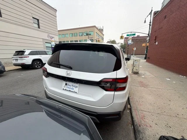Used 2023 White Honda EX-L image 5