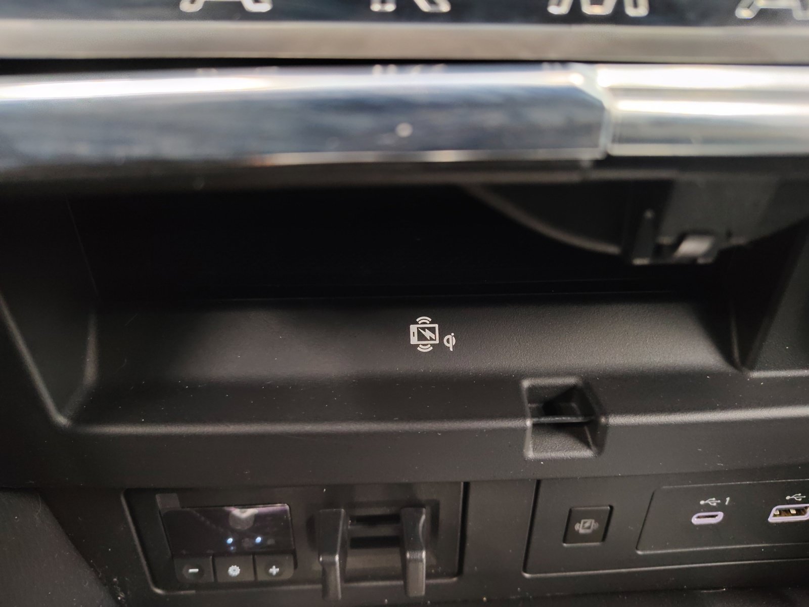Used 2024 Coulis Red Pearl Nissan Platinum image 39