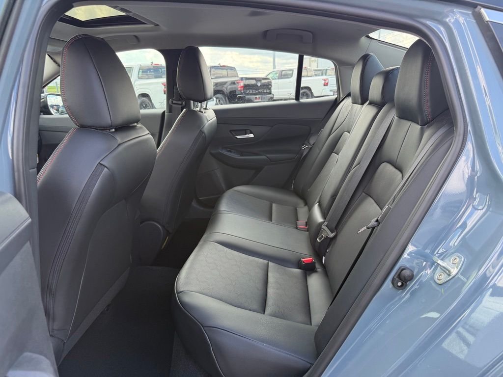 New 2026 Atlantic Gray Metallic / Super Black Two-tone Nissan SR image 10