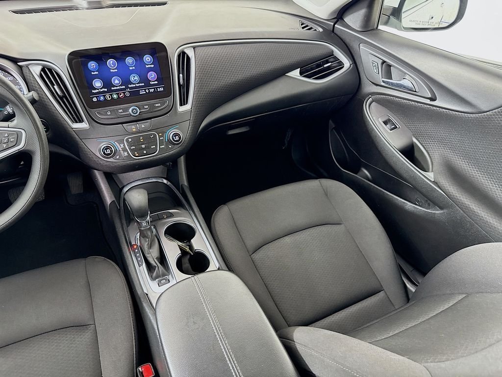 Used 2024 Summit White Chevrolet LT image 28