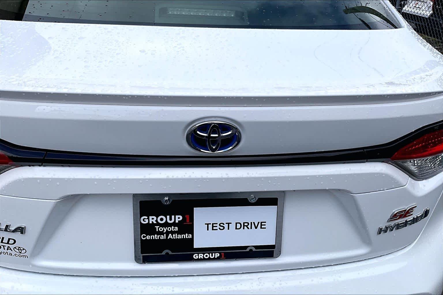 Used 2024 Ice Cap Toyota Hybrid SE image 31