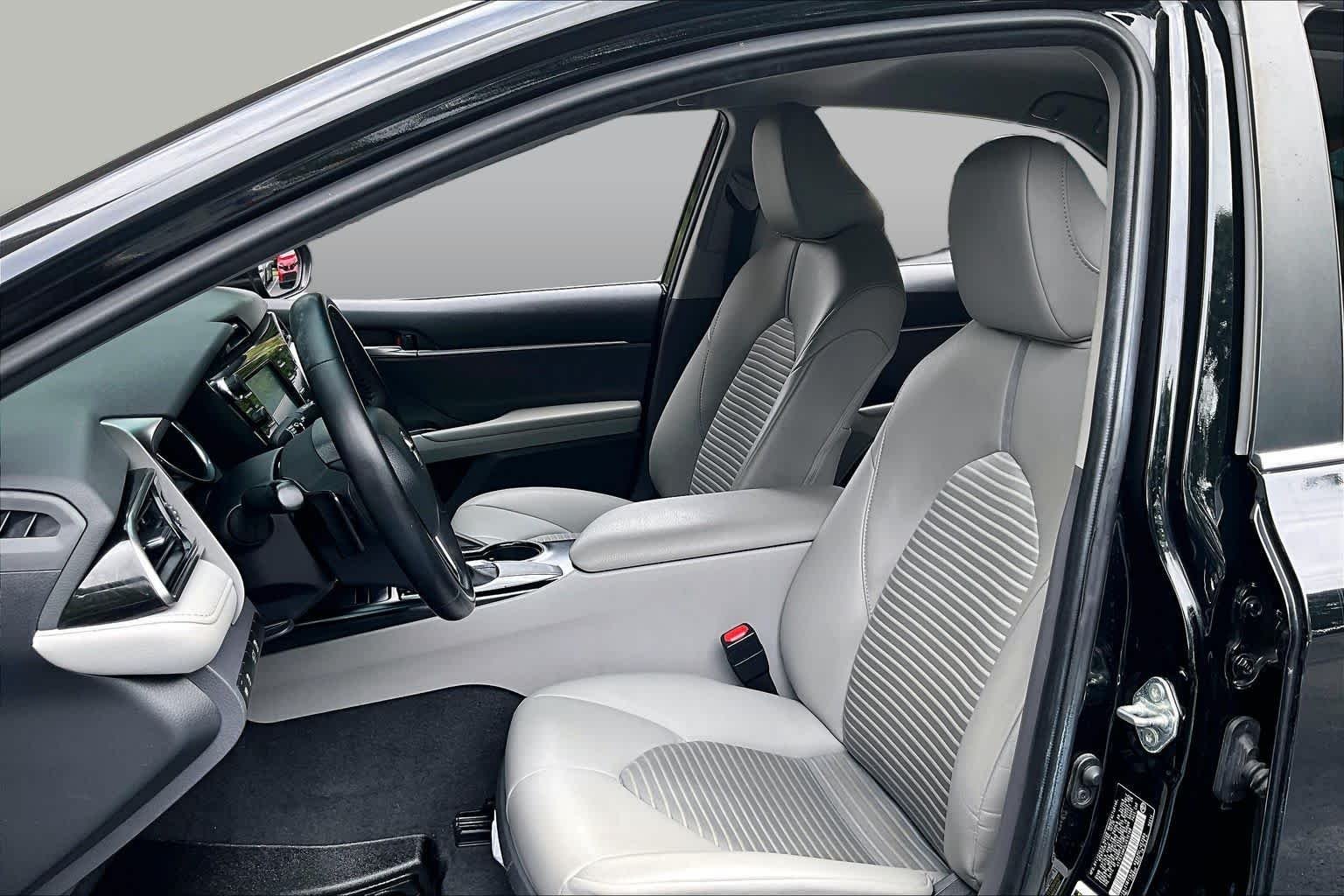 Used 2020 Midnight Black Metallic Toyota SE image 8