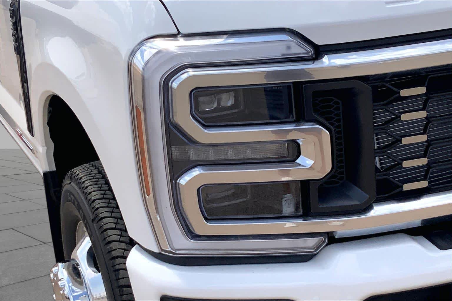 New 2026 Star White Metallic Tri-Coat Ford F-350® Platinum® image 13