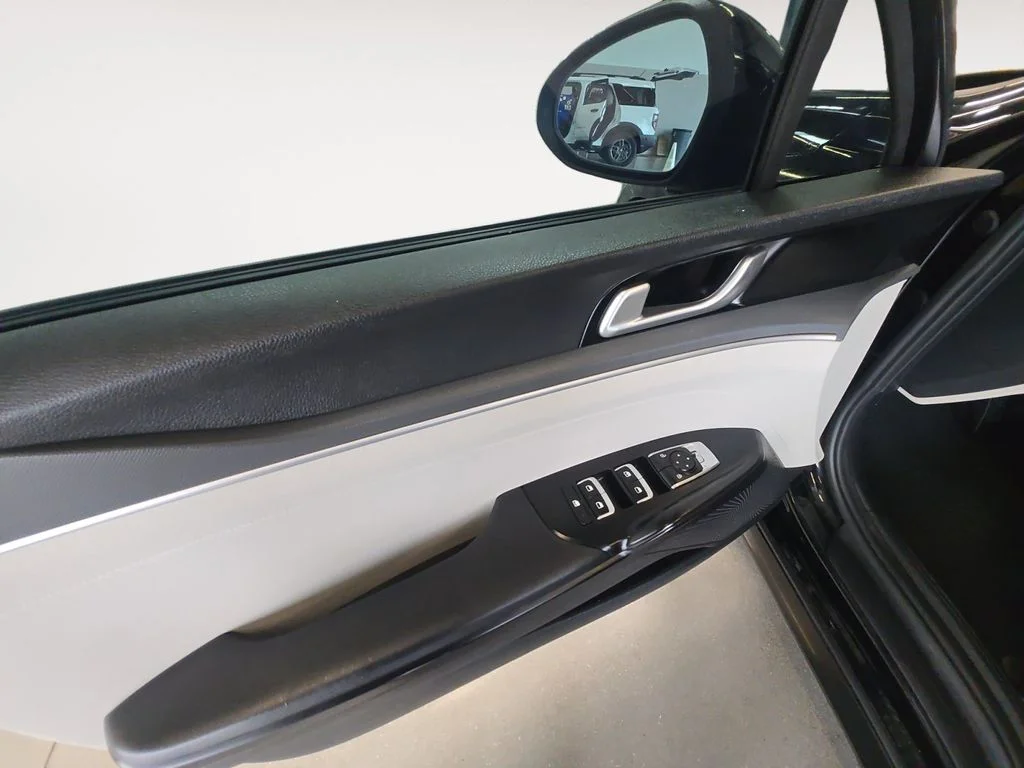 Used 2021 Black Kia LXS image 10