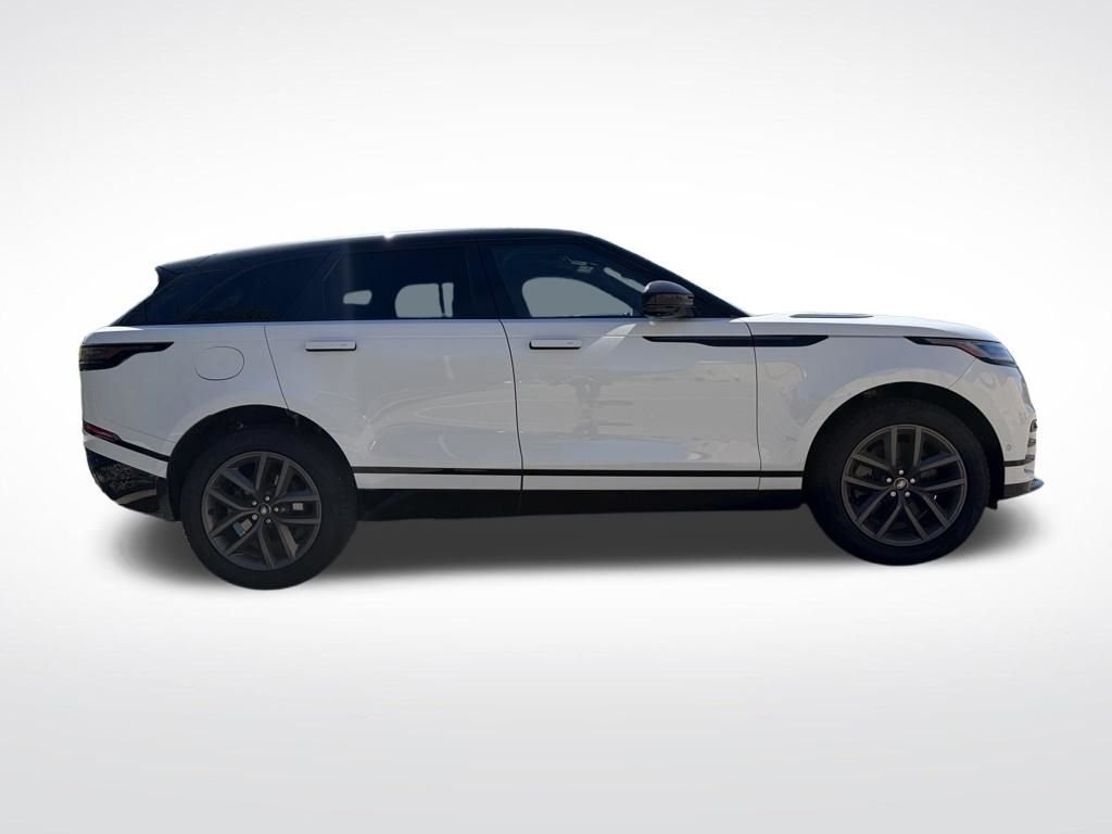 Used 2026 White Land Rover Dynamic SE image 4