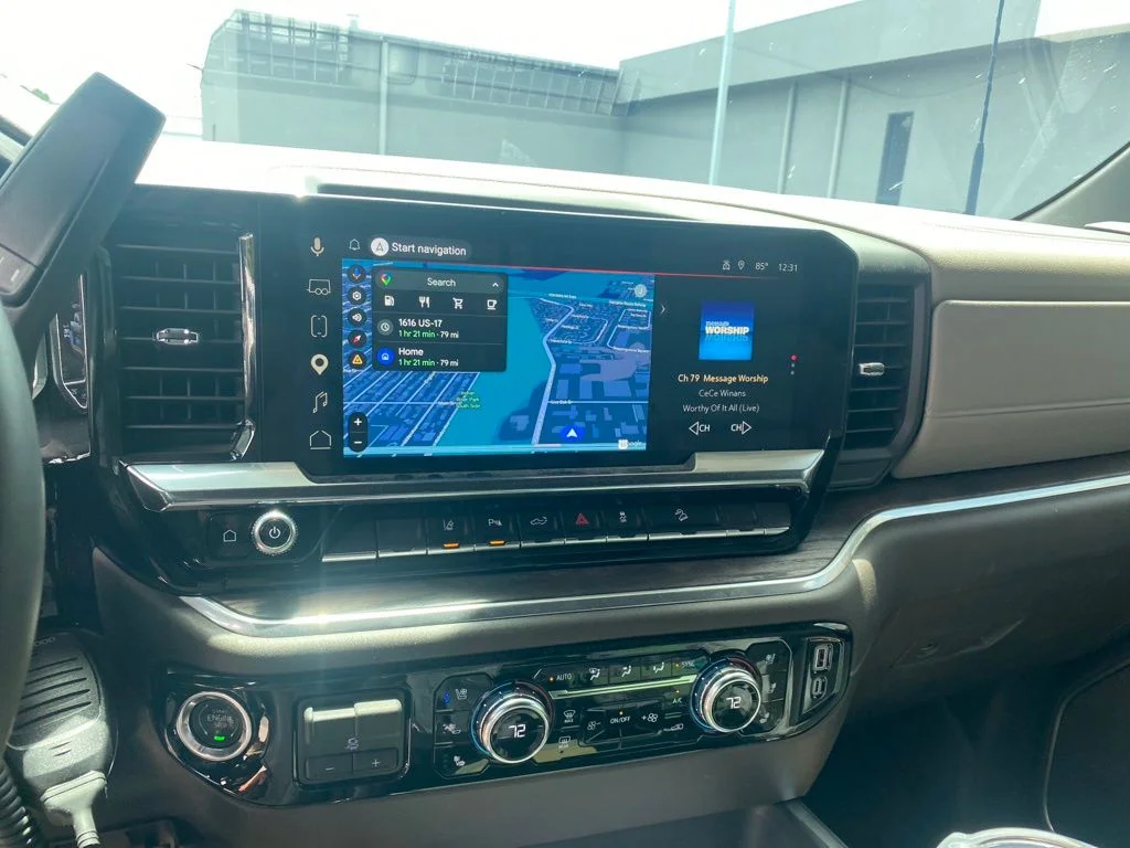 Used 2025 White GMC SLT image 25