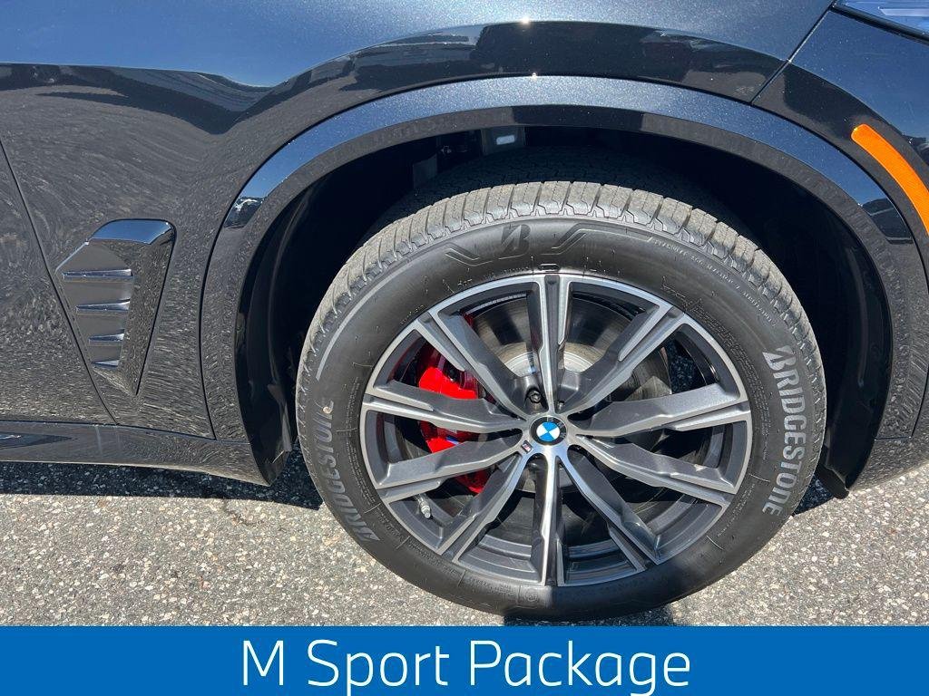 New 2026 Black Sapphire Metallic BMW xDrive40i image 2