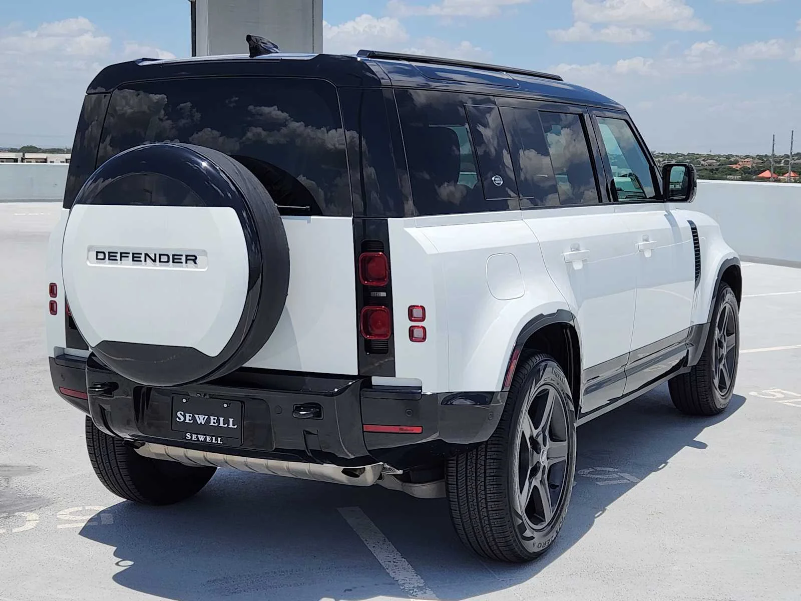 Certified Used 2024 FUJI WHITE Land Rover X-Dynamic SE image 7